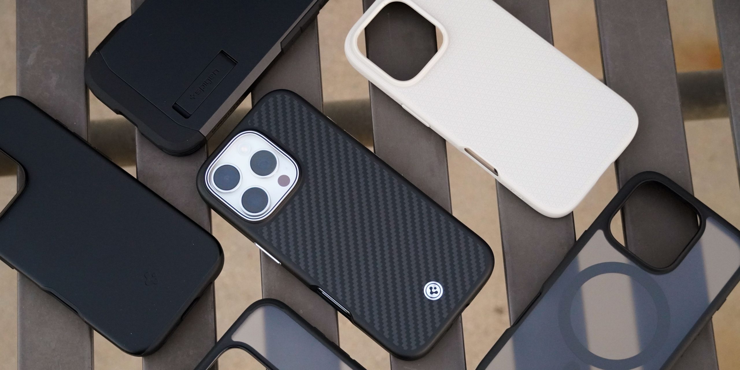 spigen-case-arrangement
